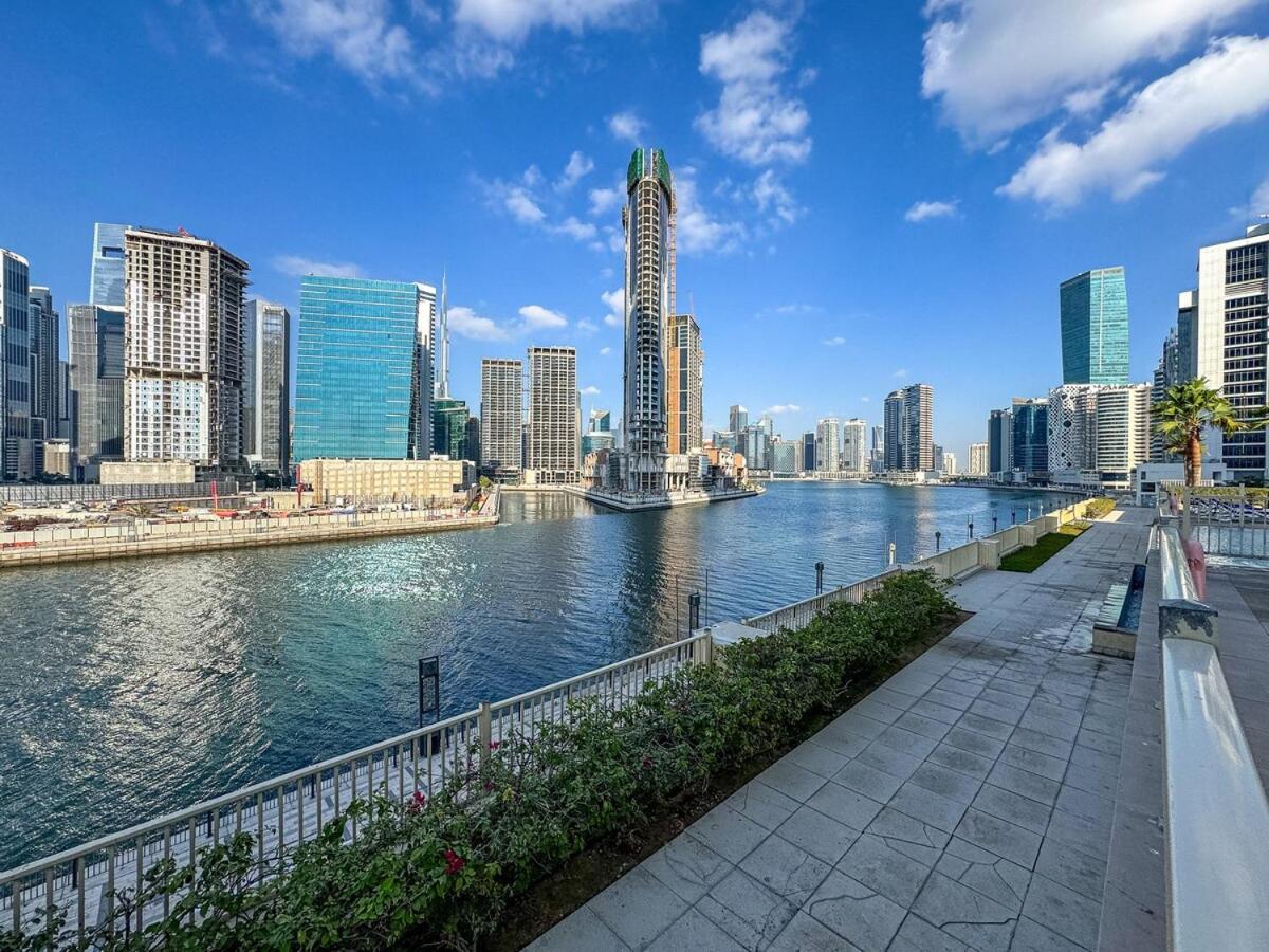 Appartement Stunning 1br Haven With Canal Views, Gym And Pool Dubai